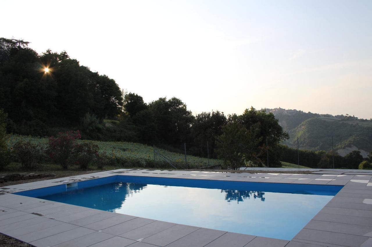 Casale Fontanile Bed And Breakfast Smerillo Exterior photo