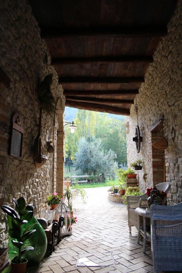 Casale Fontanile Bed And Breakfast Smerillo Exterior photo