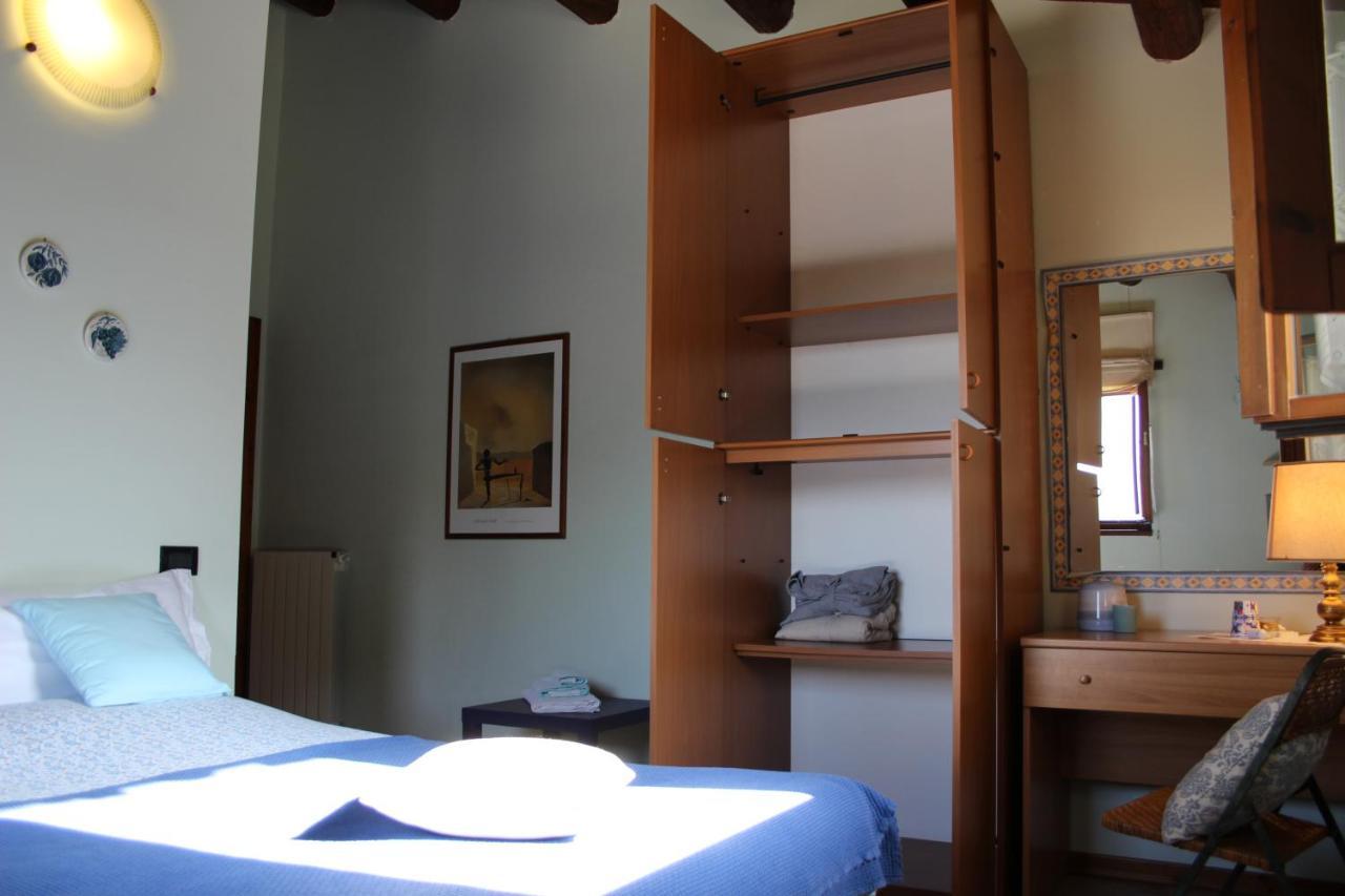Casale Fontanile Bed And Breakfast Smerillo Exterior photo