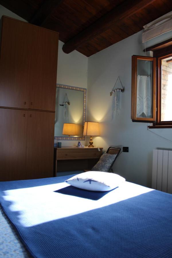 Casale Fontanile Bed And Breakfast Smerillo Exterior photo