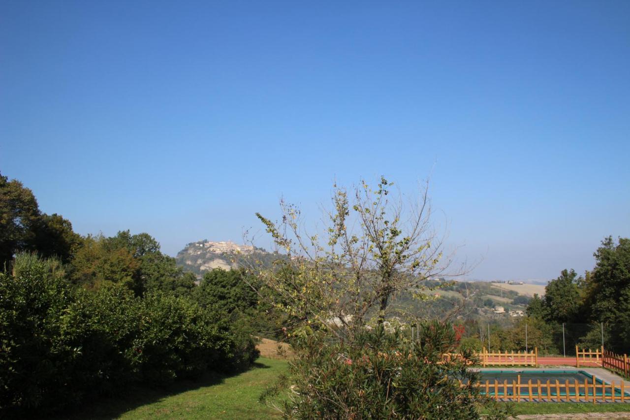 Casale Fontanile Bed And Breakfast Smerillo Exterior photo