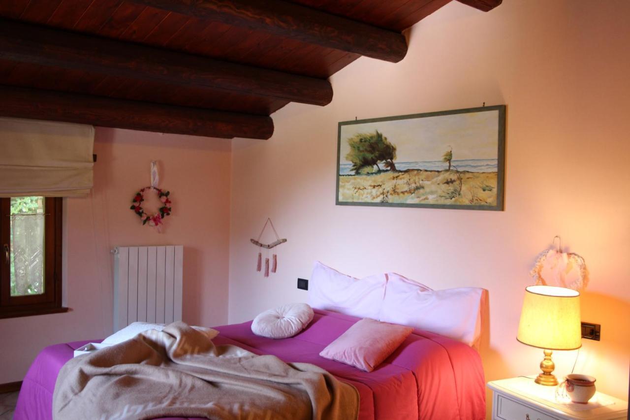 Casale Fontanile Bed And Breakfast Smerillo Exterior photo