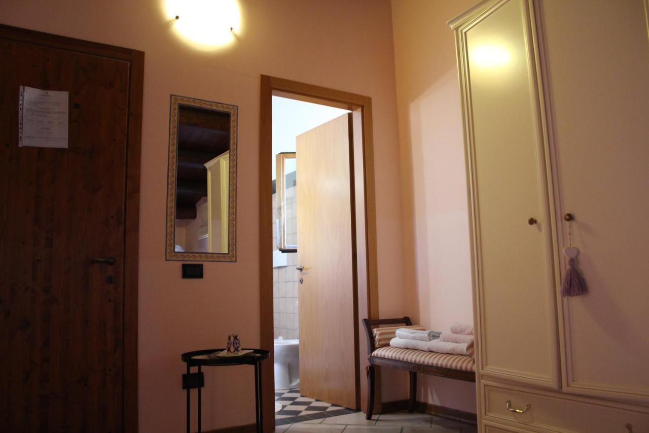 Casale Fontanile Bed And Breakfast Smerillo Exterior photo